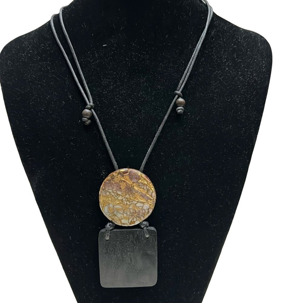 NWT decouture Tya Pendant Necklace